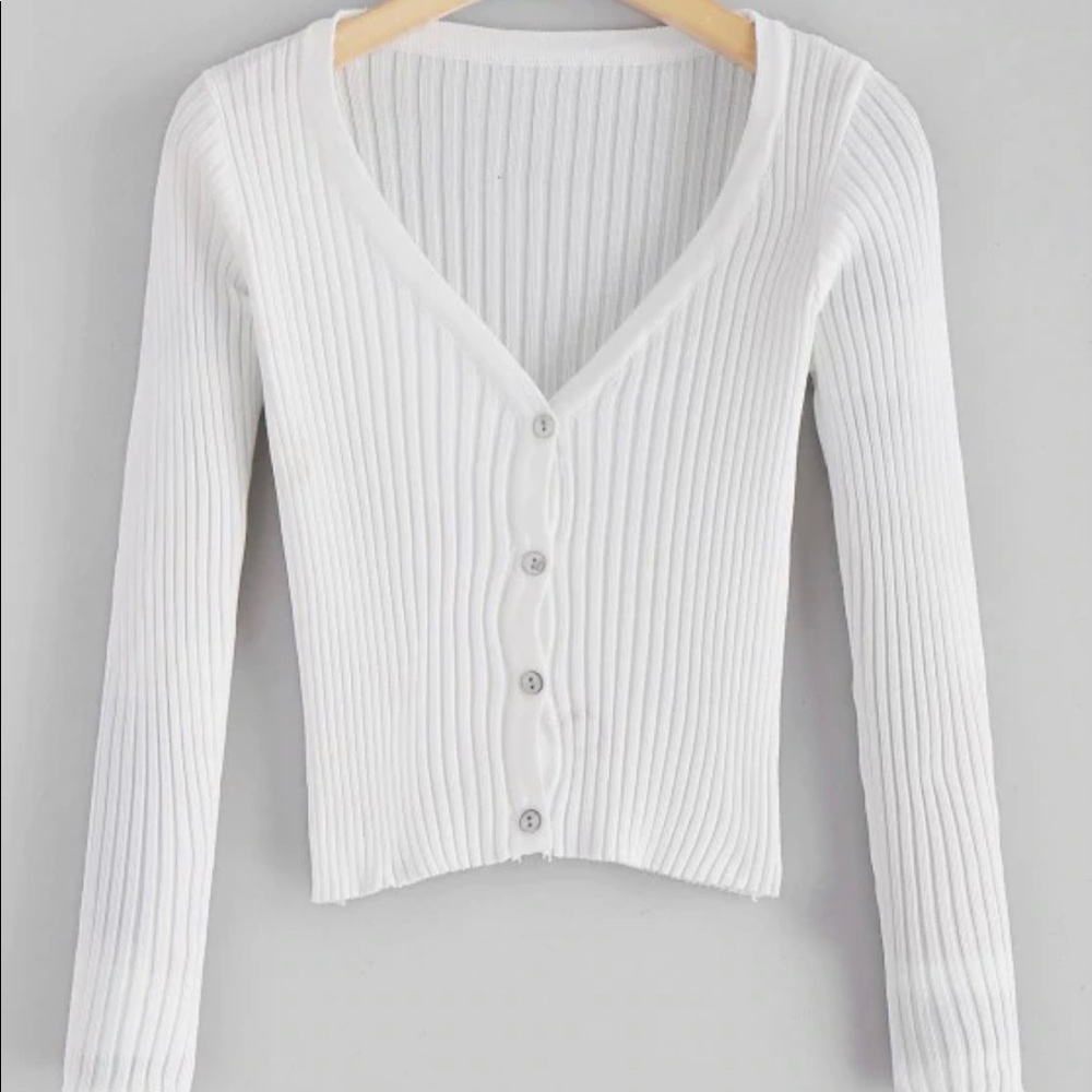 white cropped tight long sleeved t